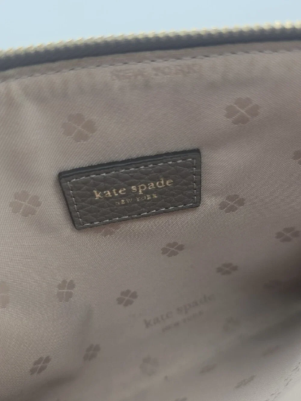 Kate Spade ♠️ Taupe Pebbled Leather Wristlet W/ Gold Hardware (NWOT)✨️♠️✨️